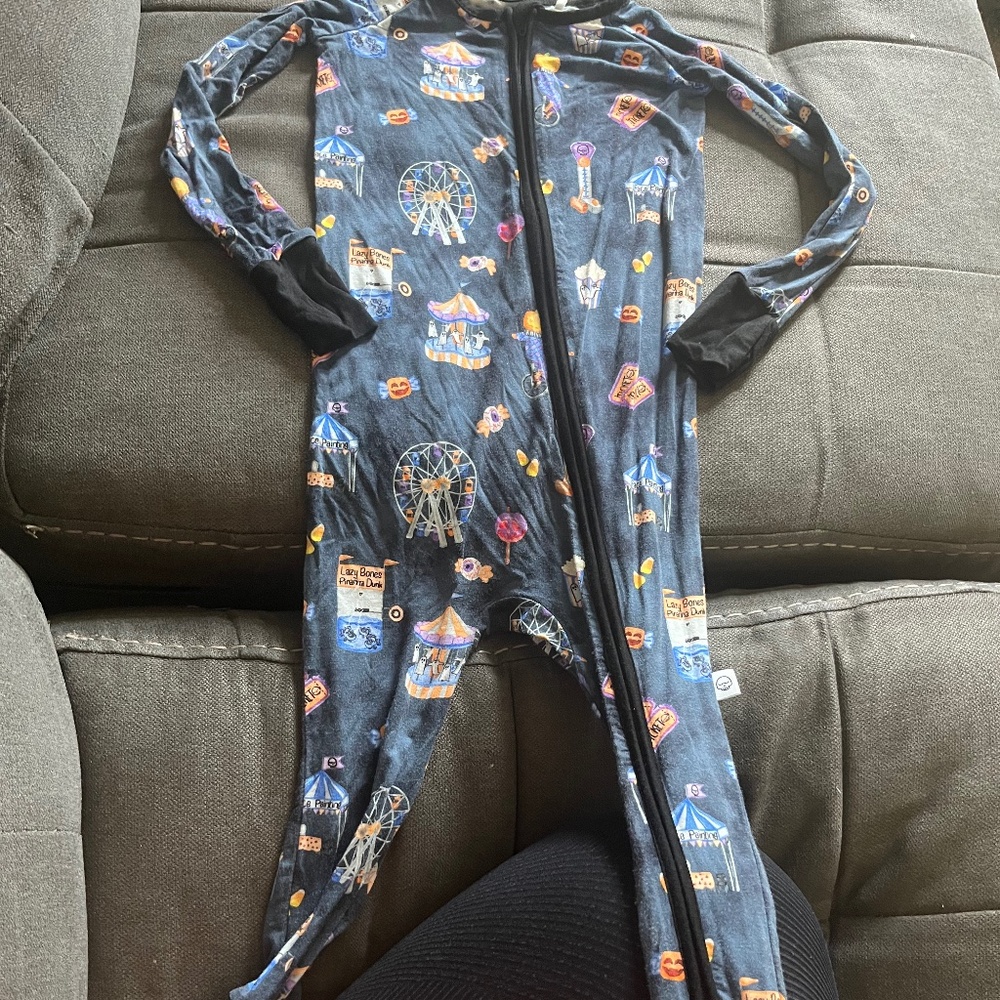 B24 Lazy Bones Bamboo Zippy